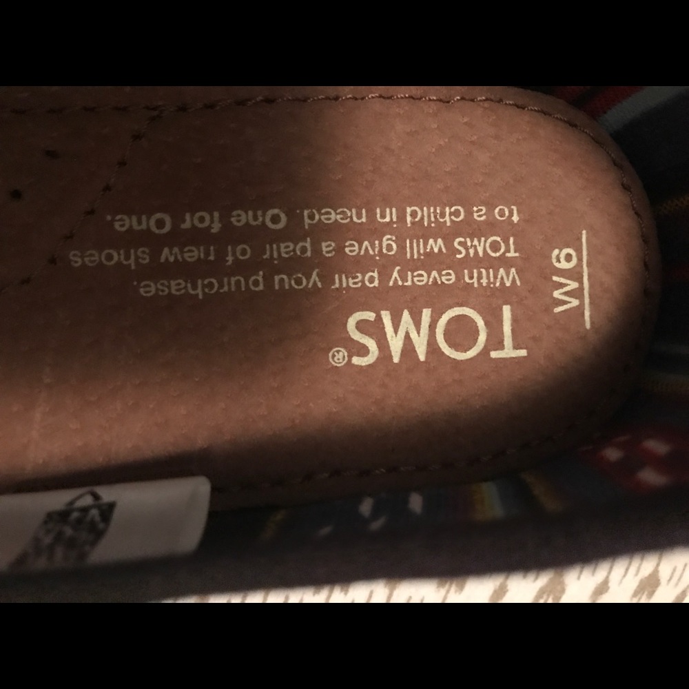 Toms - Picture 3 of 5